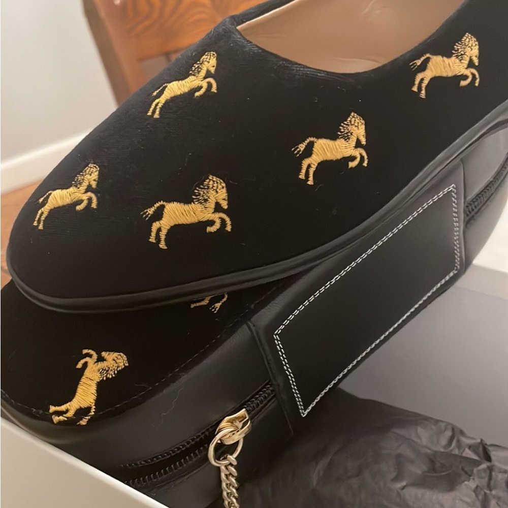 NEW CHLOE Skye Horse embroidered flats